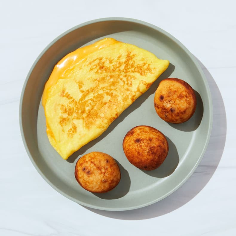 Berry Pancake Puffs with Cheesy Omelet